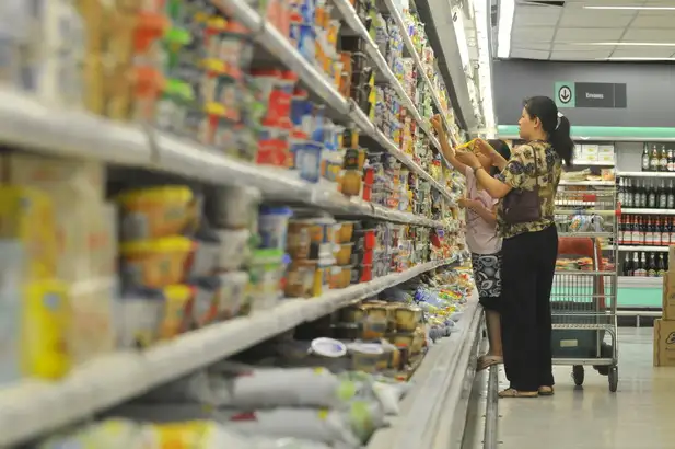 Intimaron a hipermercados por no cumplir con los precios