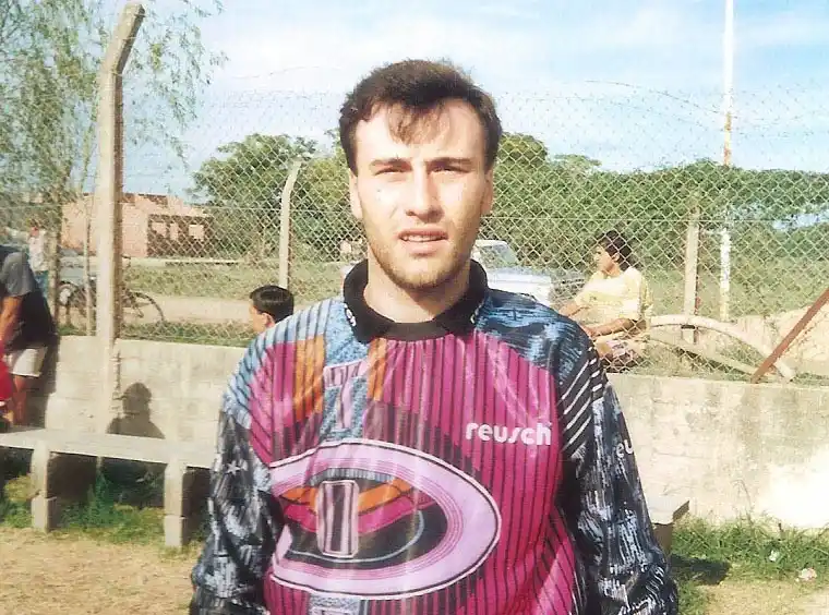 El recuerdo a Marcelo Casella, un arquero que dejó su huella en el fútbol local y cumpliría 50 años