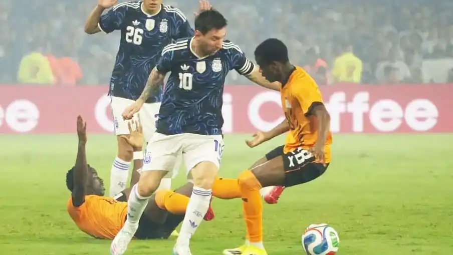 La Argentina goleó 5-0 a Zambia en la despedida de su gente antes del Mundial