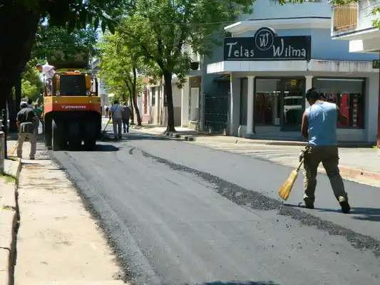 Repavimentan calle San Martín y avanza la obra de badenes y cordón cuneta 