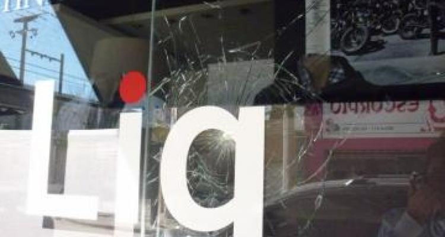 Dañó un vidrio y fue aprehendido