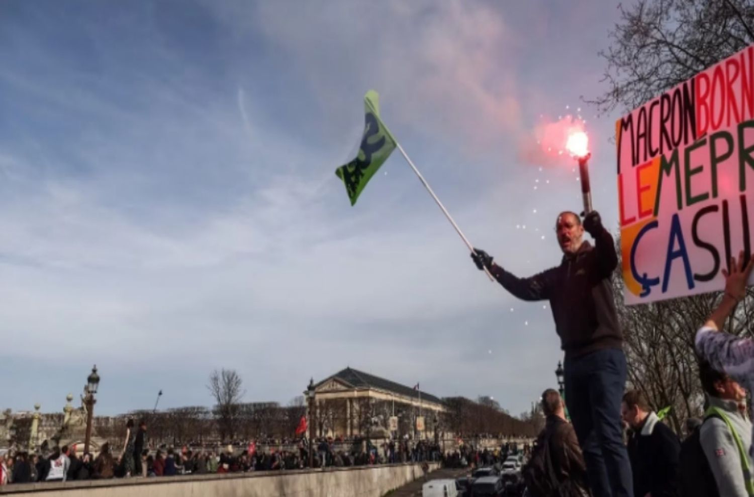 Tensión: trabajadores y estudiantes llaman a “bloquear” Francia tras la aprobación de la reforma previsional