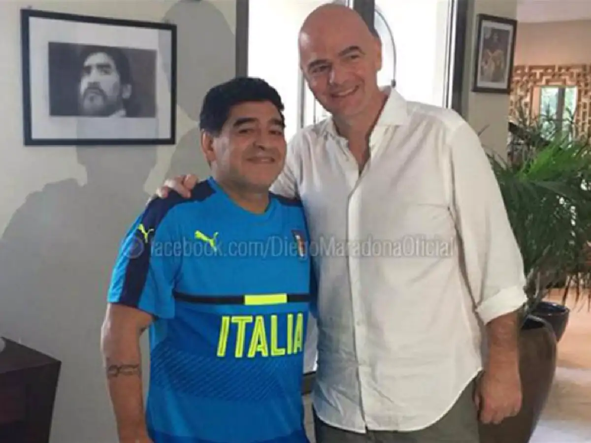 Maradona recibió  en su casa a Infantino