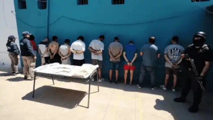 Detienen a 10 integrantes de una barra de fútbol con armas, drogas y más de 130 mil pesos