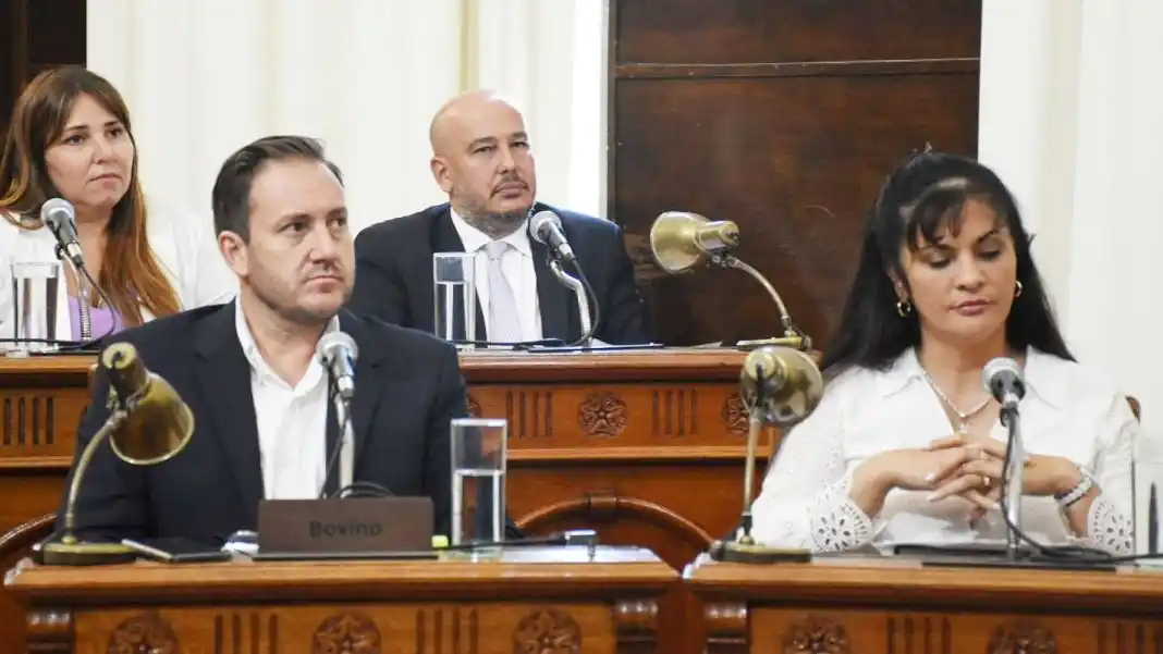 Exigen transparencia sobre bienes de la ex Radio Pública y sueldos de funcionarios