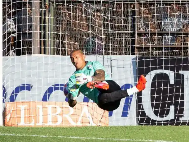 Detuvieron a un entrerriano arquero de platense por violencia de género