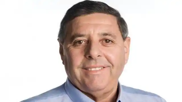 De Ángeli paga para estar en Facebook