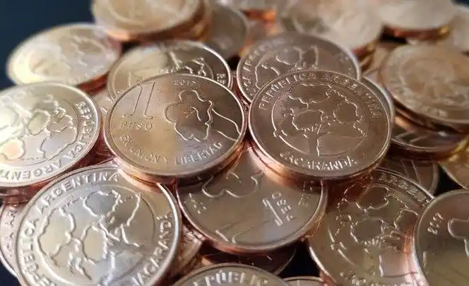 Así son las nuevas monedas de 1 y 5 pesos que ya circulan en el país 