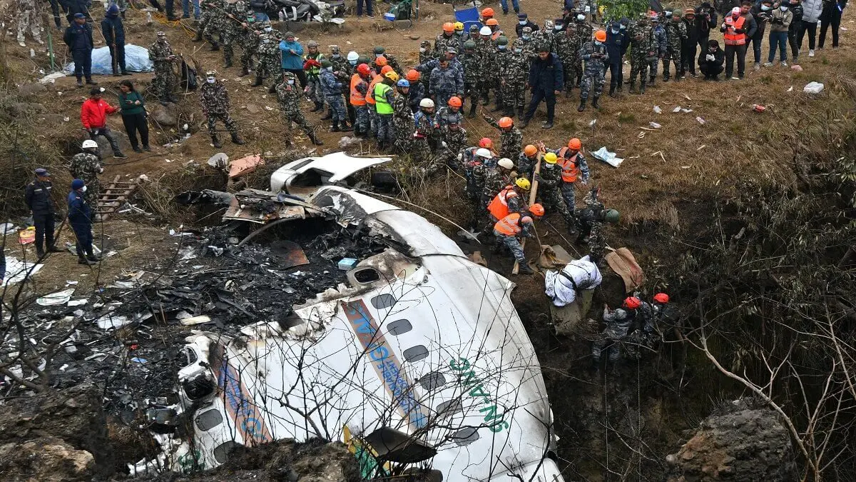 NEPAL DE LUTO: se estrella avión con 72 personas a bordo y no deja sobrevivientes