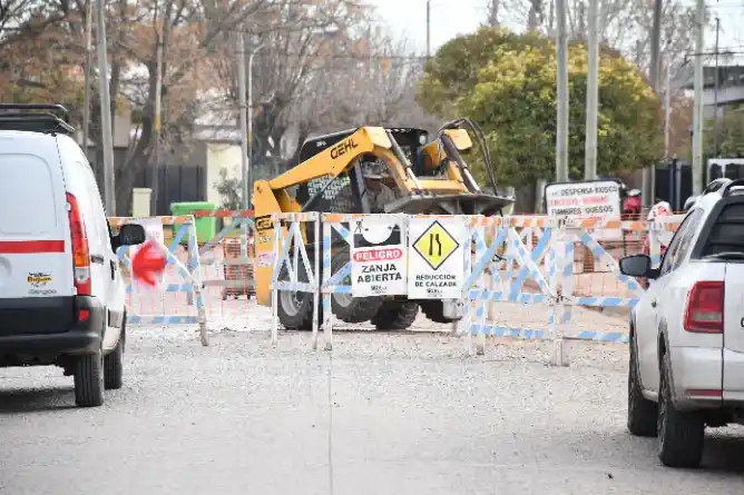 Trabajos de conexión de la Cloaca Máxima en Barrio Jardín