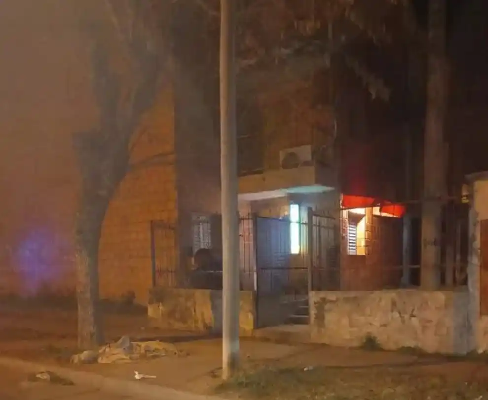 Detuvieron a tres hombres tras atacar a balazos a dos viviendas