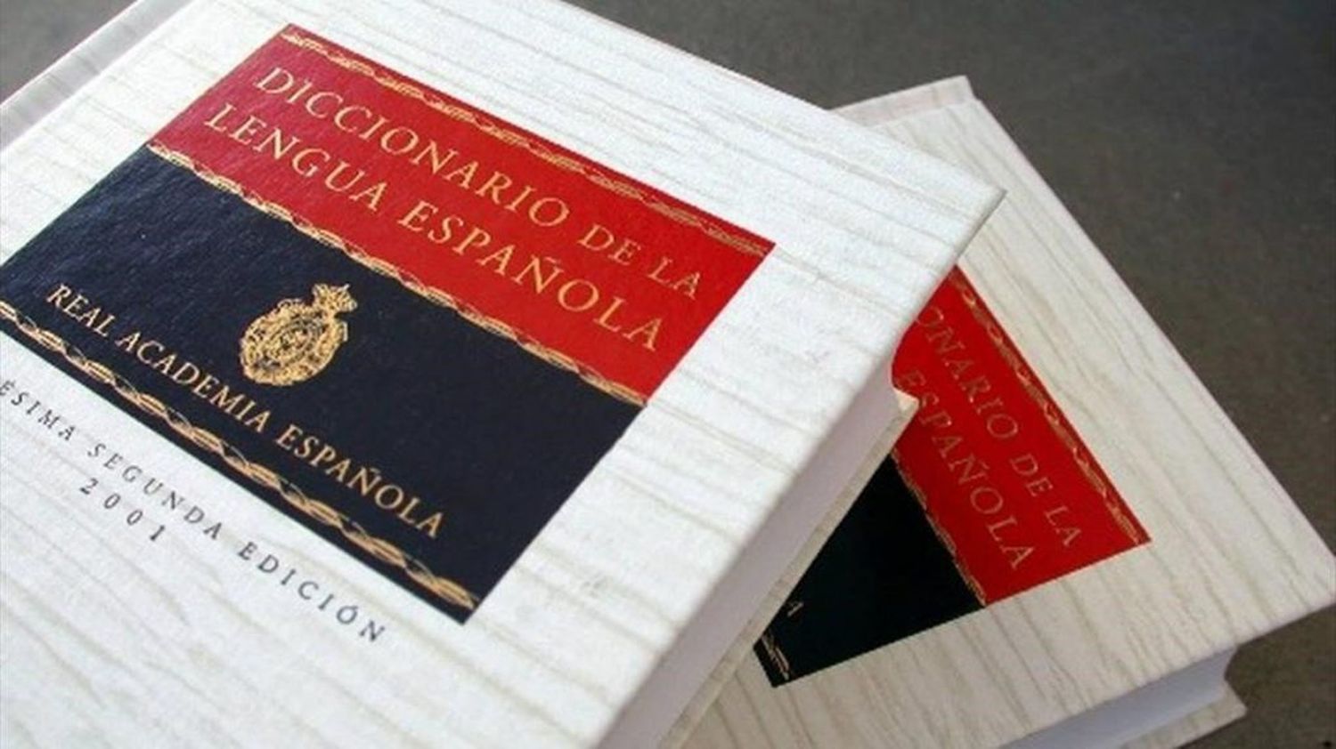 Nuevos términos y enmiendas en el Diccionario de la RAE: COVID, cuarentenear, trolear