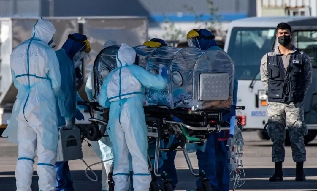 Un hospital chileno colapsado por falta de camas y de personal: el dilema de elegir qué paciente queda internado