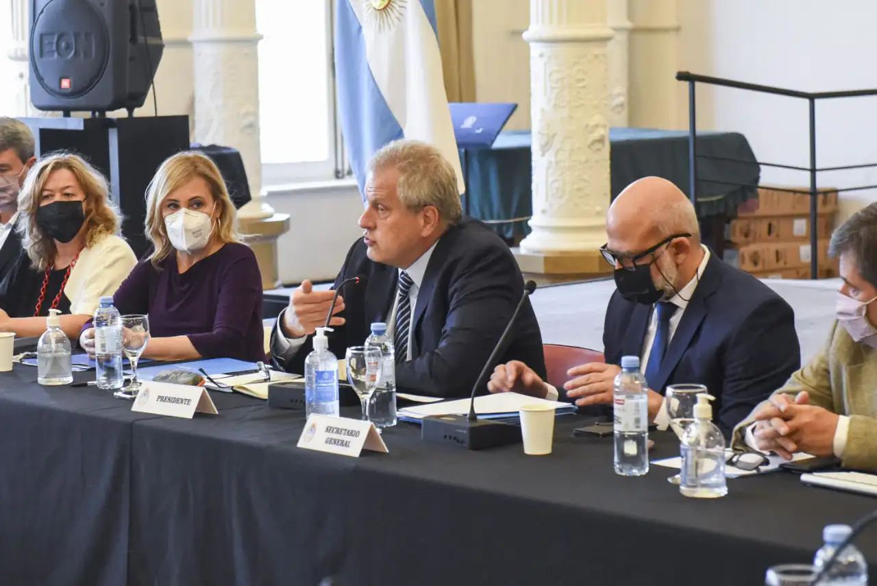 El ministro Jaime Perczyk presidió el encuentro del Consejo Federal de Educación.