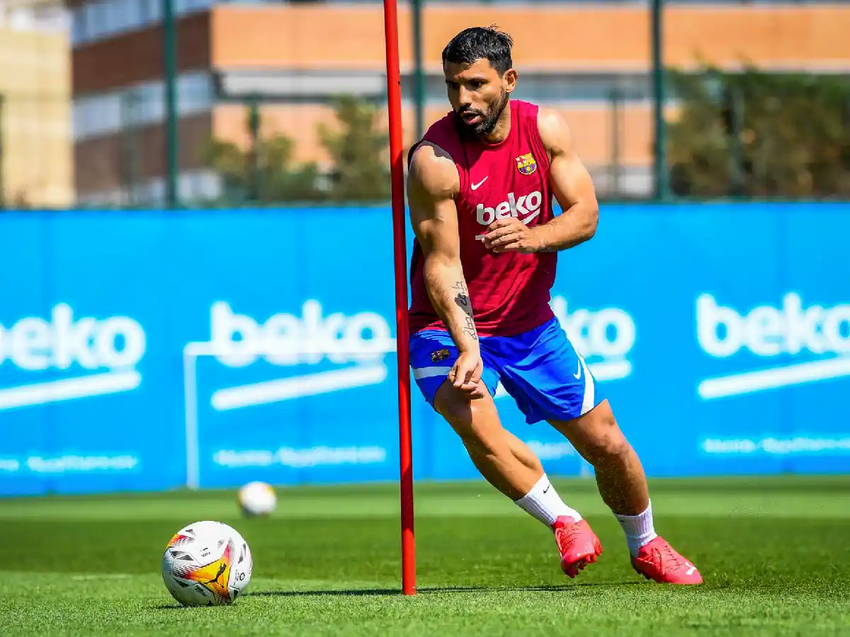 Agüero será baja por 10 semanas