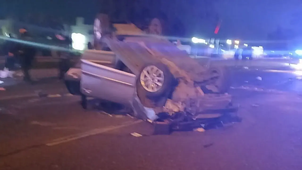 Un hombre de 65 años fue hospitalizado tras un vuelco en avenida Circunvalación