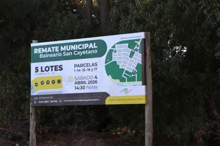 El balneario ofrece amplias playas, médanos naturales, bosques y un ambiente familiar.
