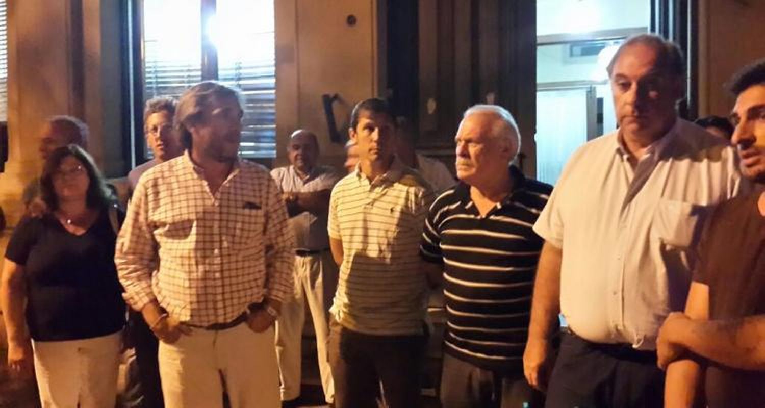 Marcha: Concejales acompañan a los funcionarios