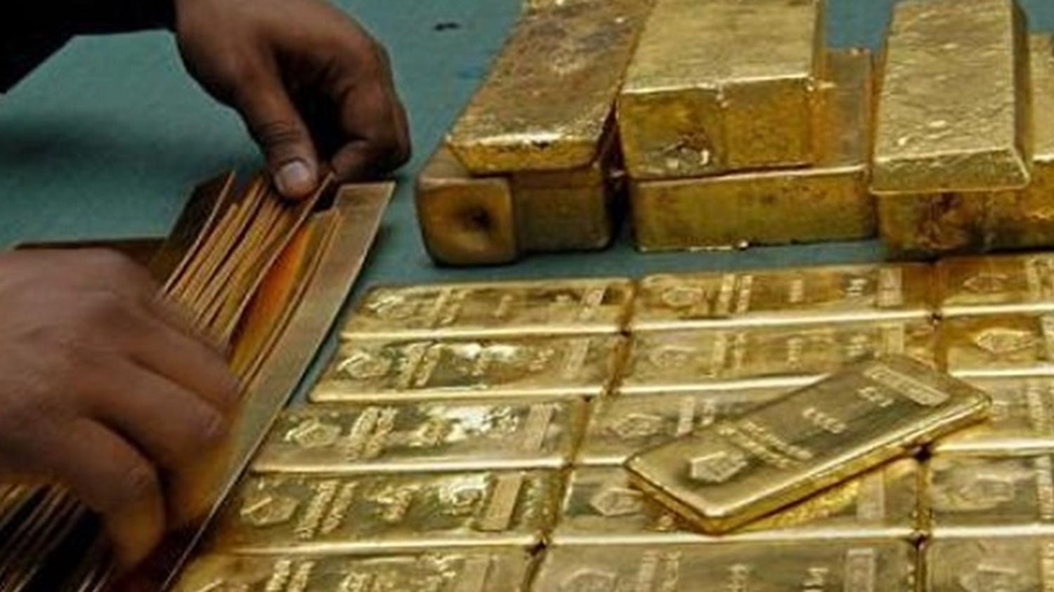 RESERVAS DE  ORO EN EL PISO: Maduro sacó 12 toneladas en seis meses, según Reuters