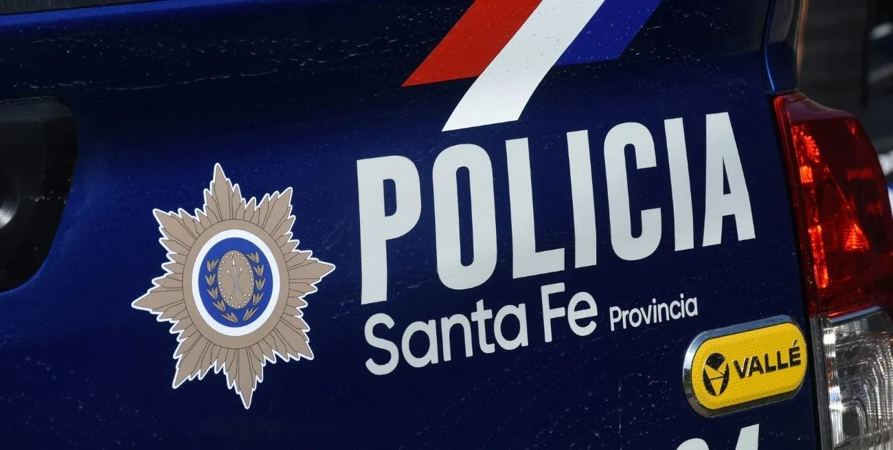 Por precaución, la policía retiró a los clientes y cortó el tránsito frente al local.