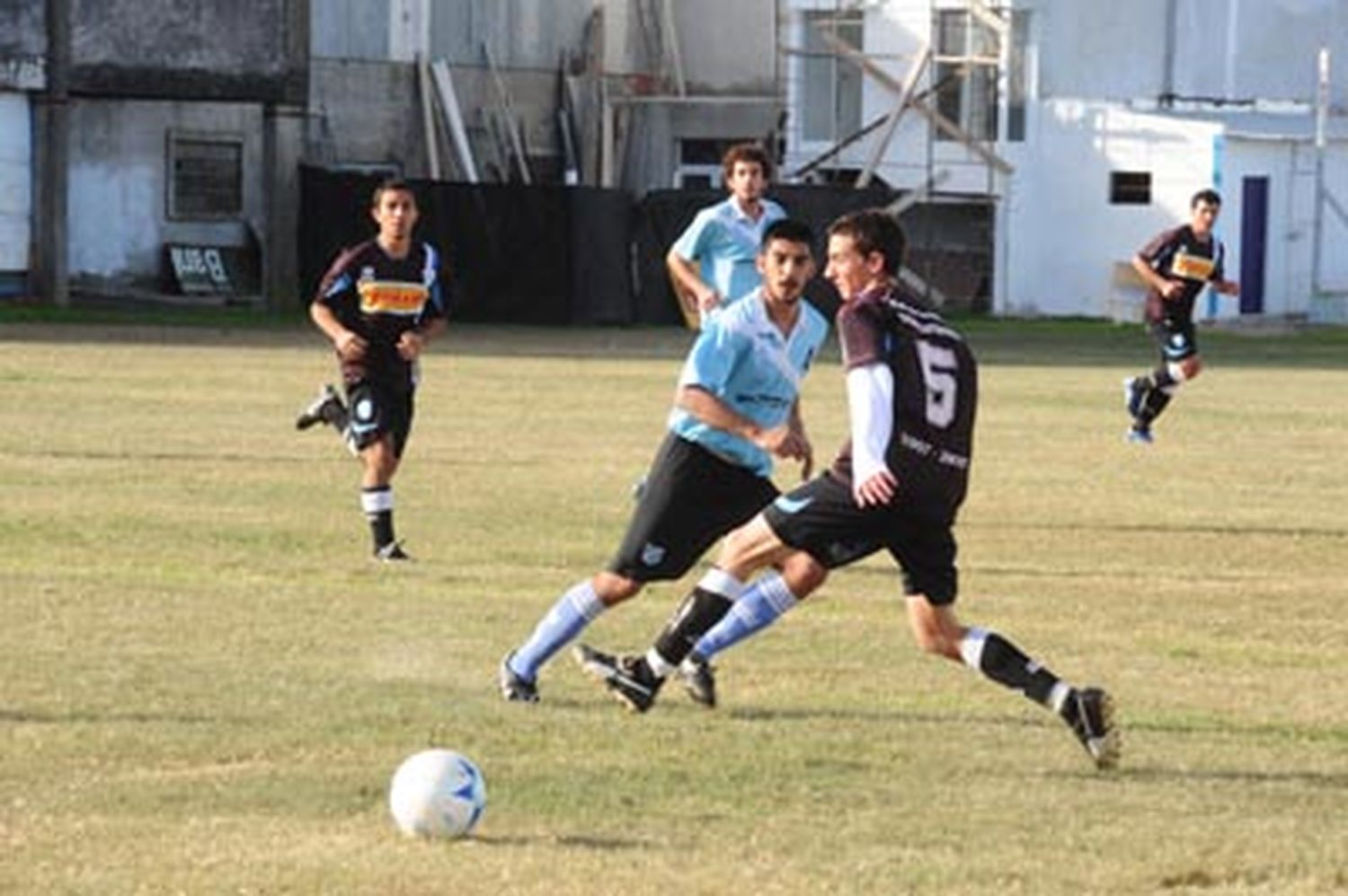 Fútbol Local: se adelantan los horarios del domingo  