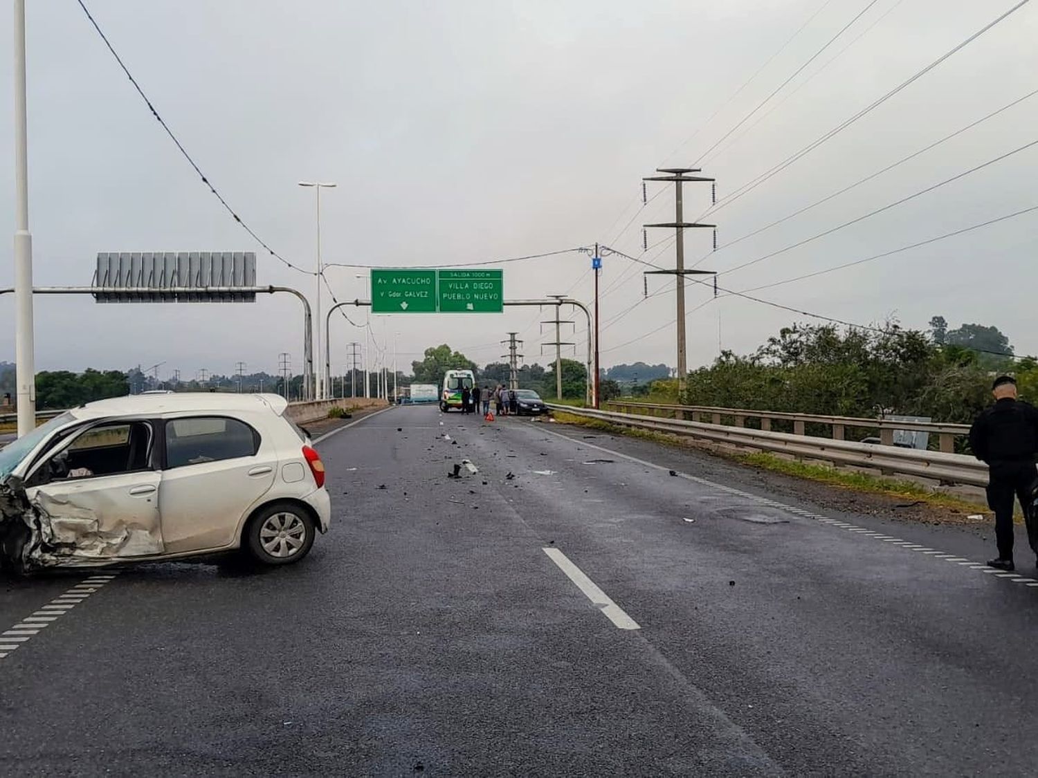 Otra vez Circunvalación: chocaron dos autos y una mujer terminó en el Heca