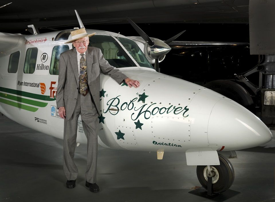 Adiós a Bob Hoover, uno de los aviadores más grandes de la historia