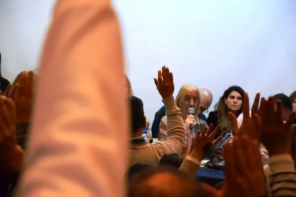 Docentes y estatales aceptaron la oferta salarial de 7% en dos tramos: los detalles