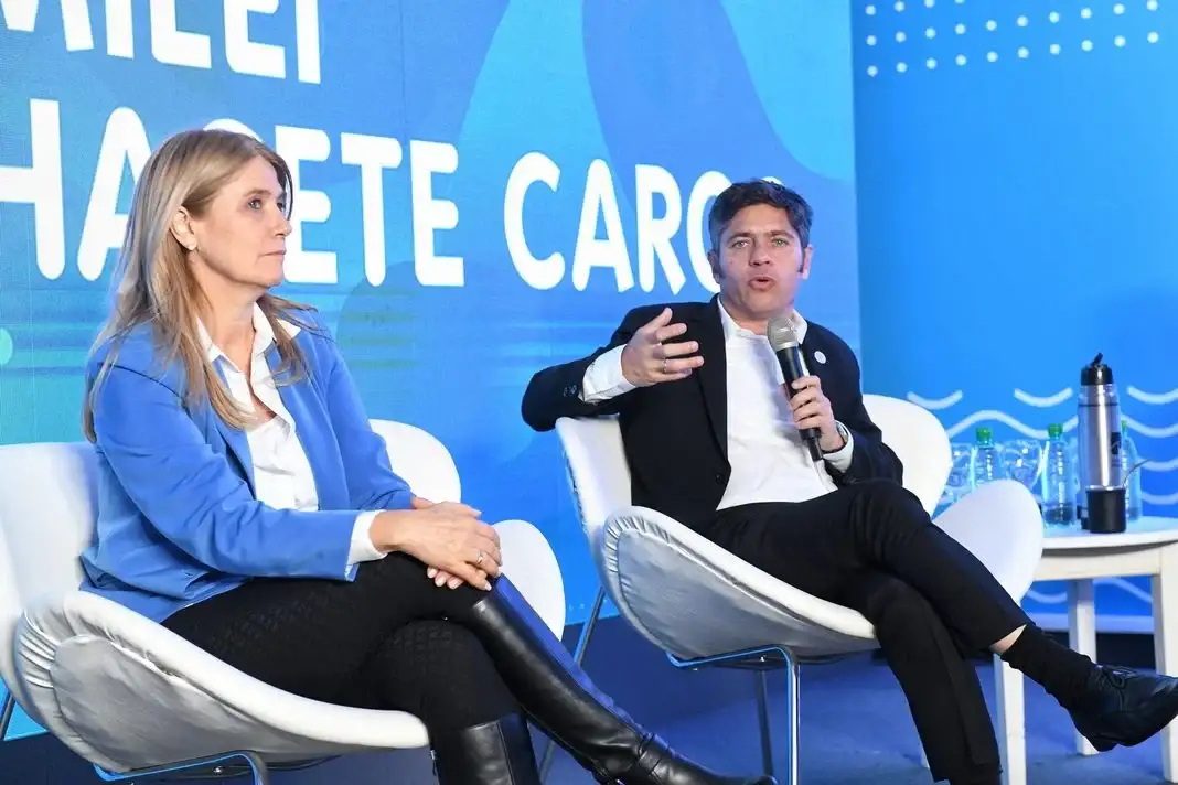 La vicegobernadora Verónica Magario junto a Axel Kicillof.