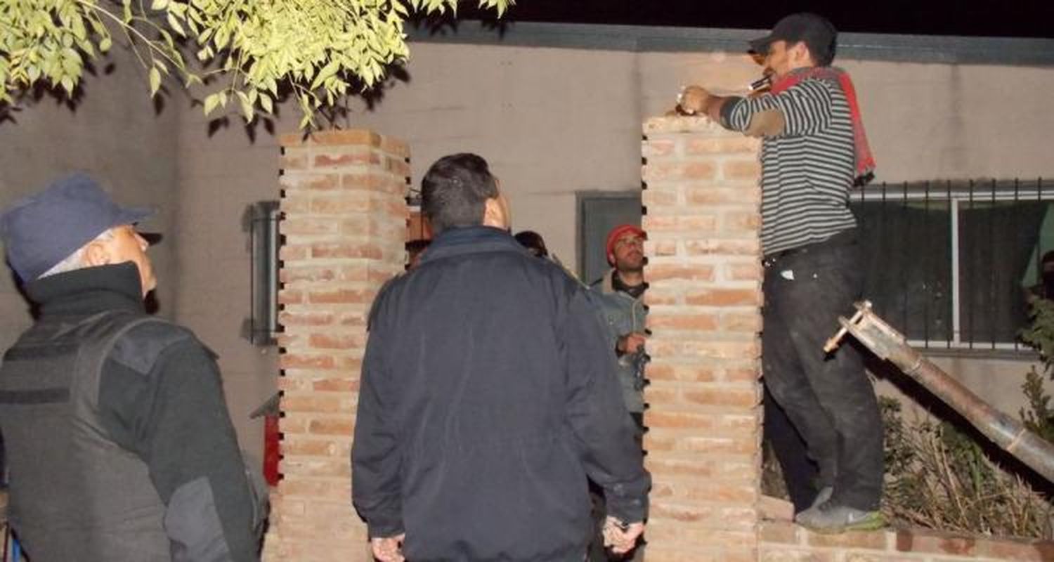 La liberación de un detenido desató una polémica por drogas entre la policía, el poder político y el judicial