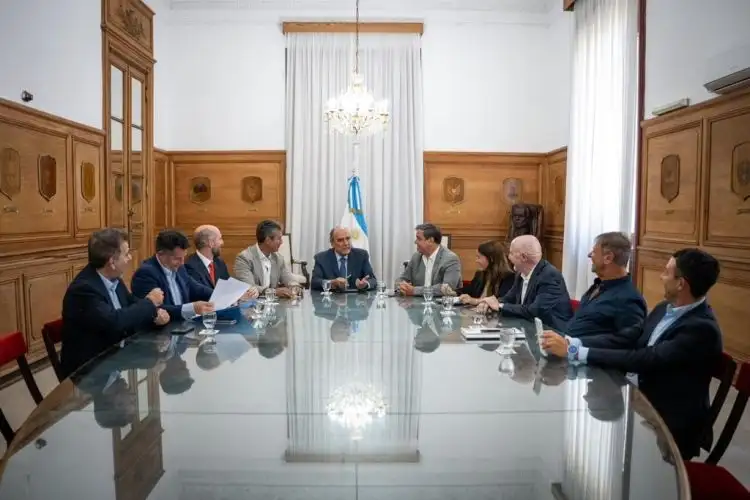 Con reclamos por el Presupuesto, Francos 
recibió a los bloques aliados en Casa Rosada