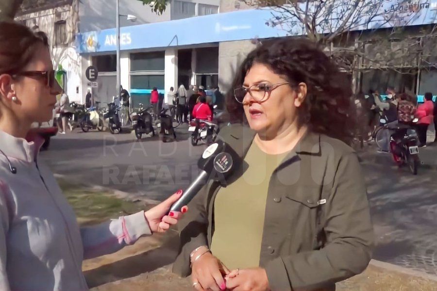 Larga fila en ANSES para anotarse en el bono de 45 mil pesos: “Cada persona que venga a realizar el trámite se irá con su respuesta”