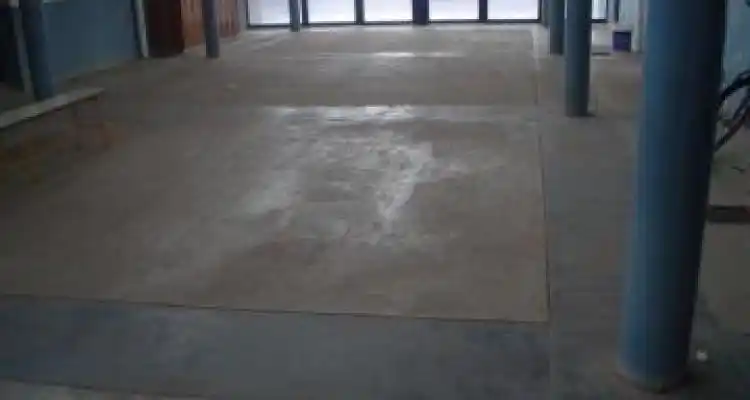 Entre maestros y porteros los alumnos siguen sin clases