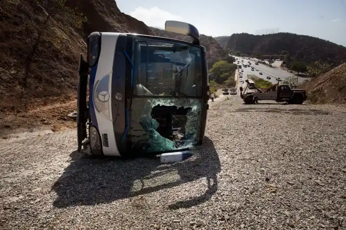 El vuelco de Huracán: "Si no metía el bus en la rampa, moríamos todos"