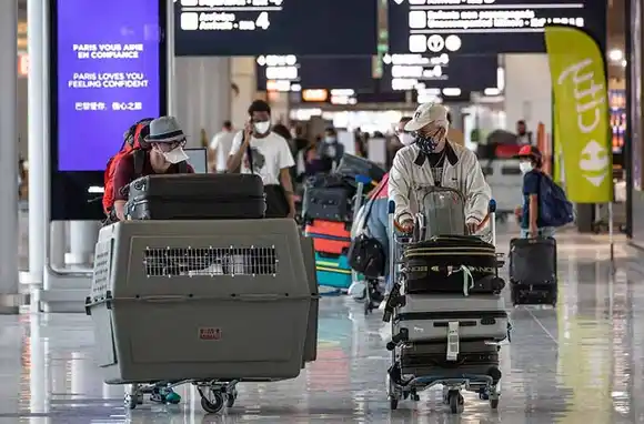 Francia comenzará a pedir test a los viajeros argentinos y de otros países de la región