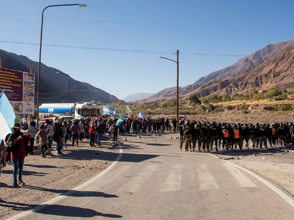 Nuevos incidentes en Jujuy: partidarios de Milagro Sala atacan el edificio de la Legislatura