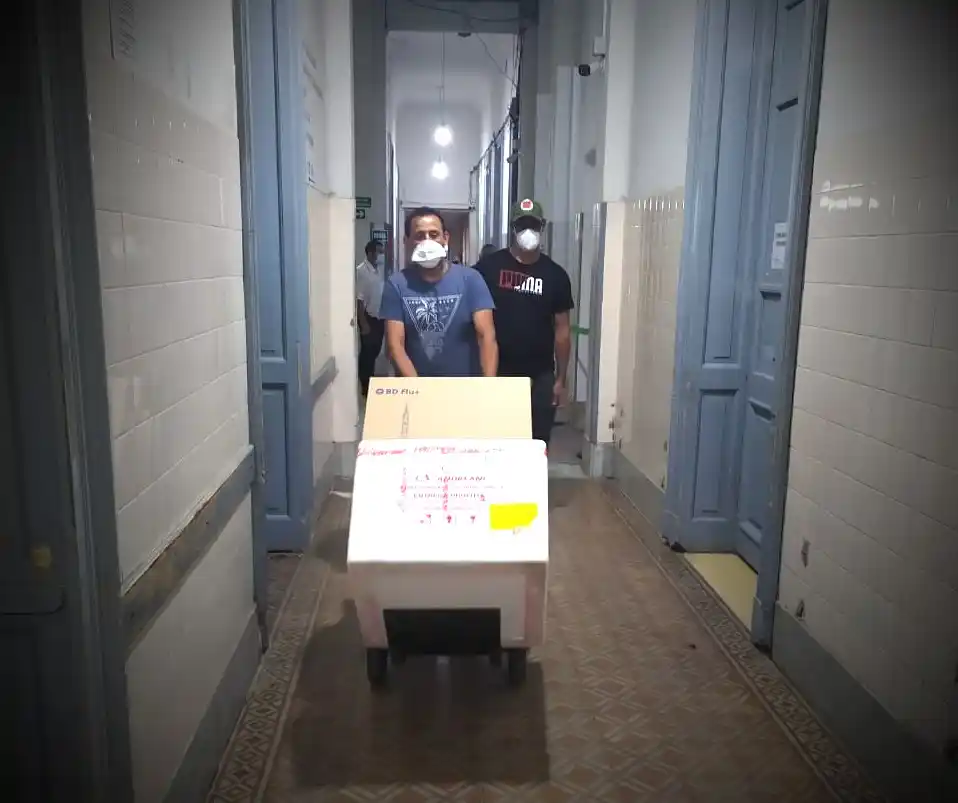 El Hospital Centenario recibió las primeras 450 vacunas Sputnik V