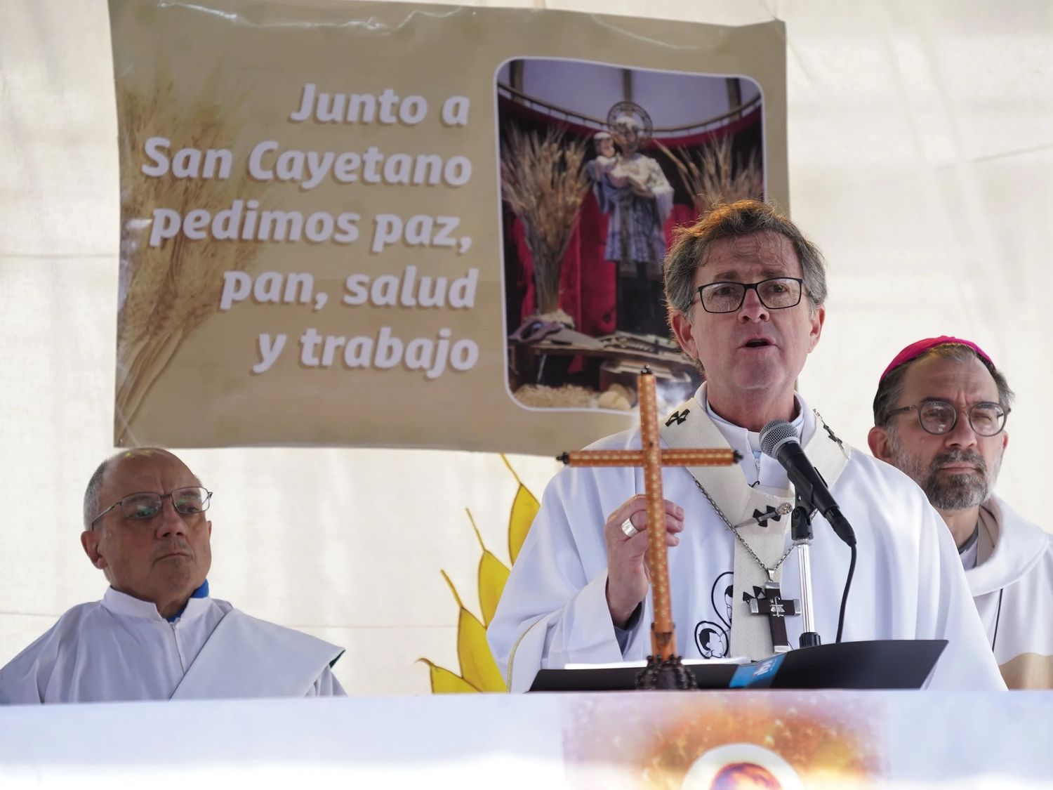 "No hay bolsillo que alcance" reclamó el arzobispo de Buenos Aires durante la misa por San Cayetano