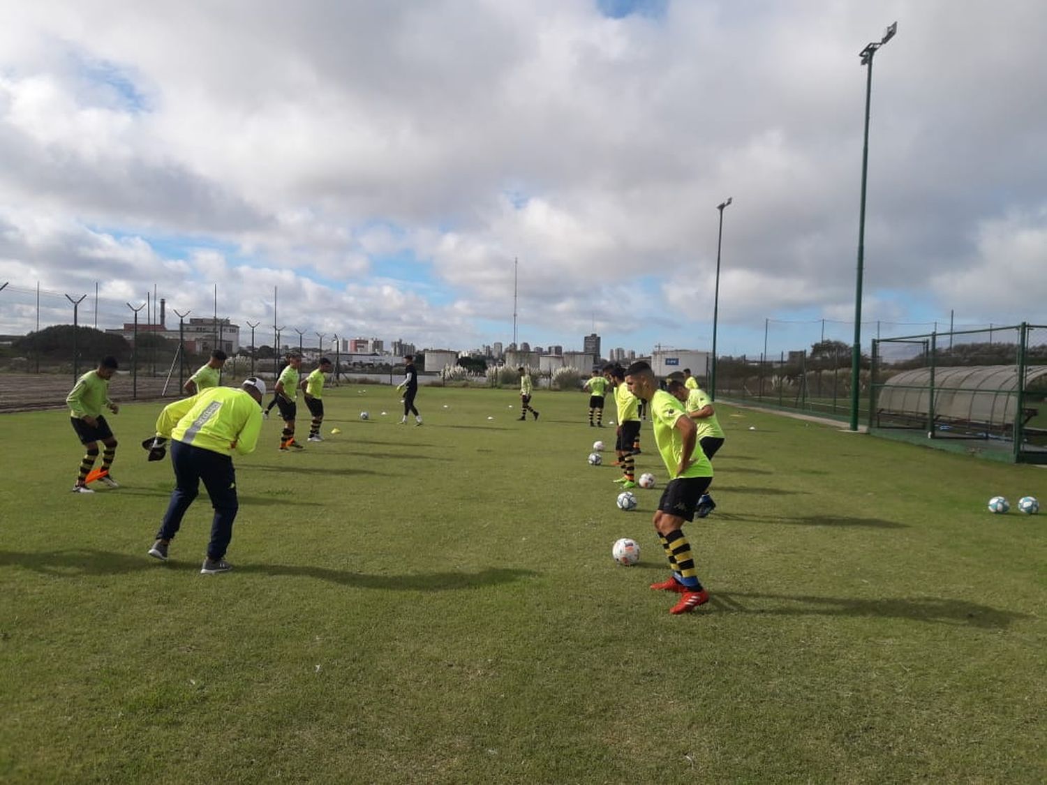 Un empate y un triunfo para Santamarina en Mar del Plata