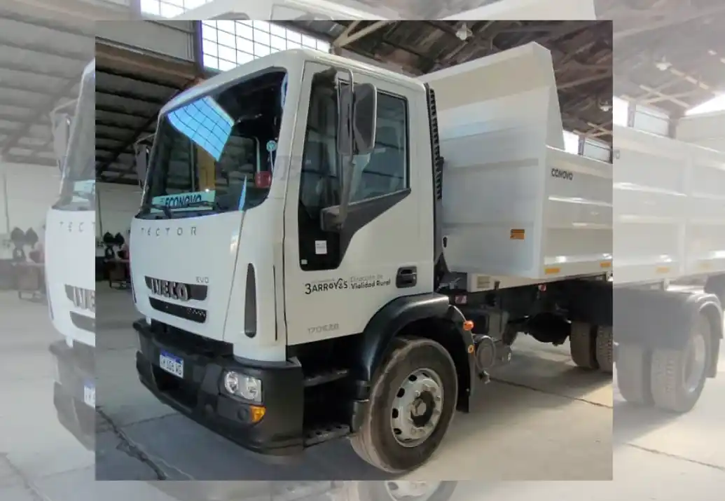 La Dirección de Vialidad Rural suma un nuevo camión IVECO y maquinaria con una inversión millonaria