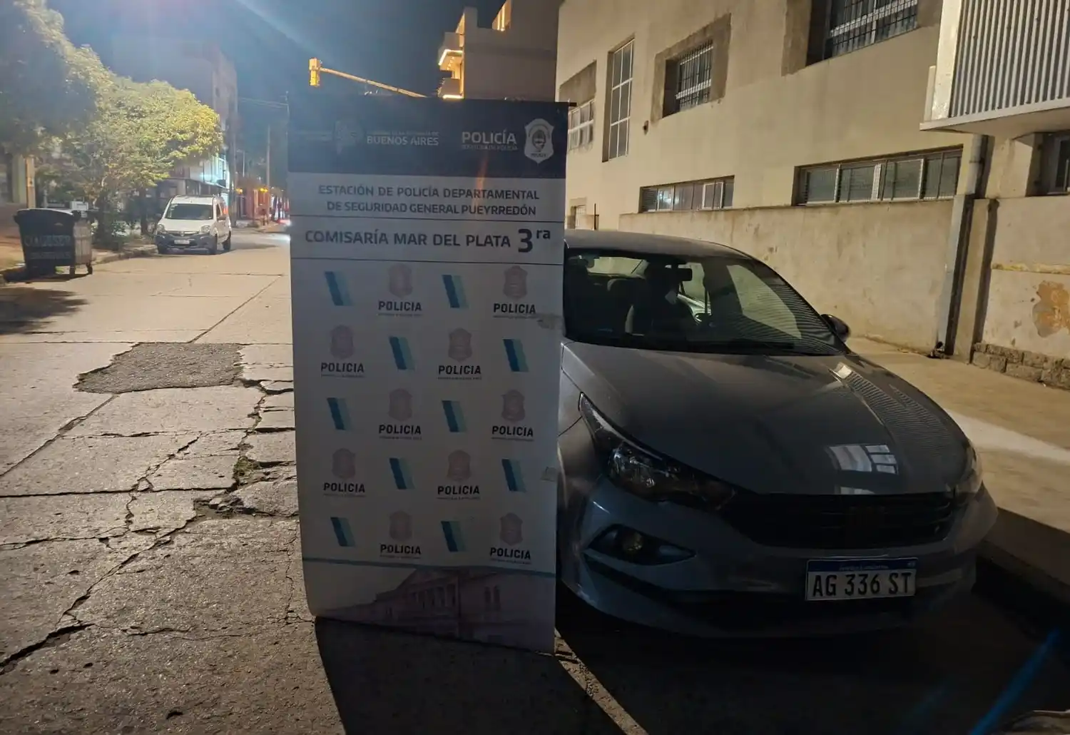 Los policías establecieron que se trataba de un Fiat Cronos que registraba un pedido de secuestro activo desde el 22 de junio de 2024.