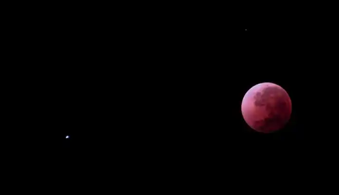 “Luna de sangre”: llega una madrugada con un eclipse total