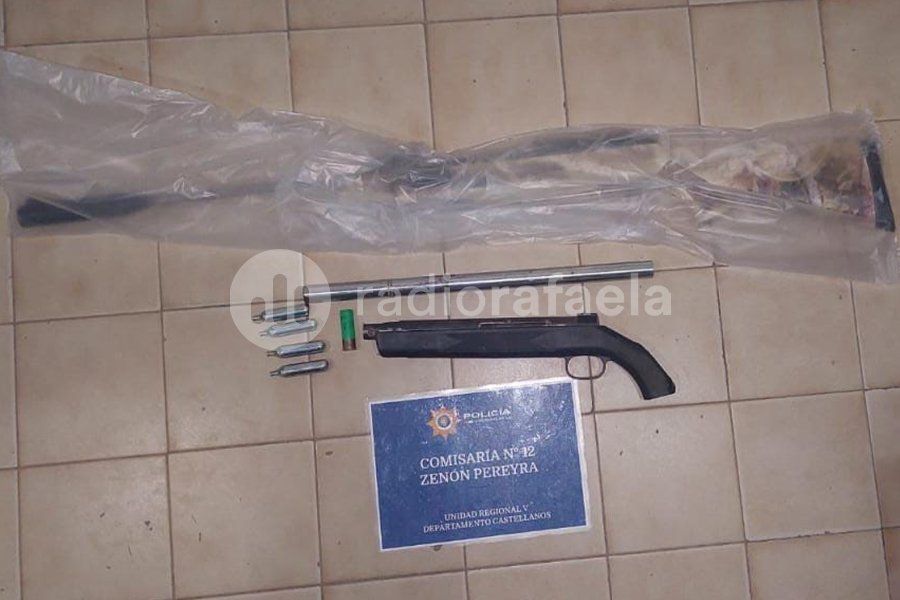 A las patadas contra una puerta y disparando con un rifle: grave pelea entre vecinos