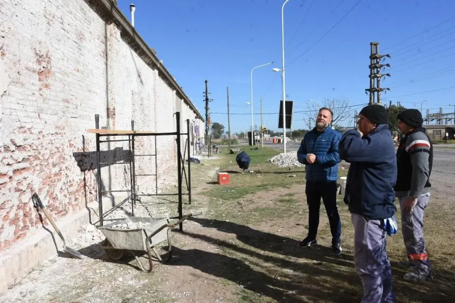 Trabajos de refacción en el frente del Cementerio Municipal