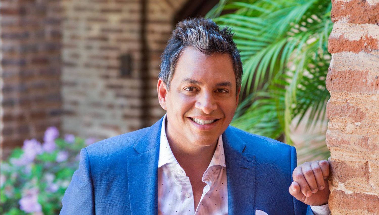 Daniel Sarcos salta de alegría por este premio