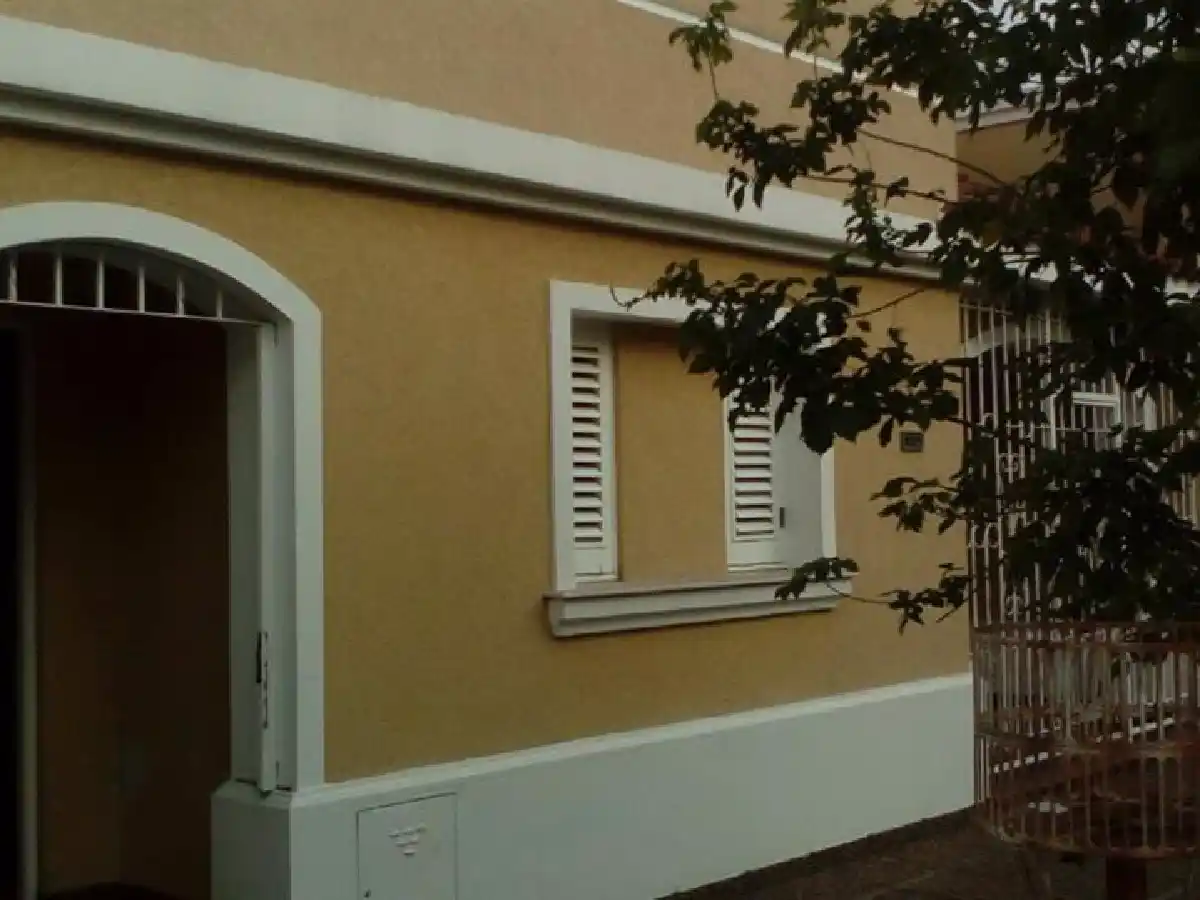 Asaltan casa de empresario y se llevan dinero 