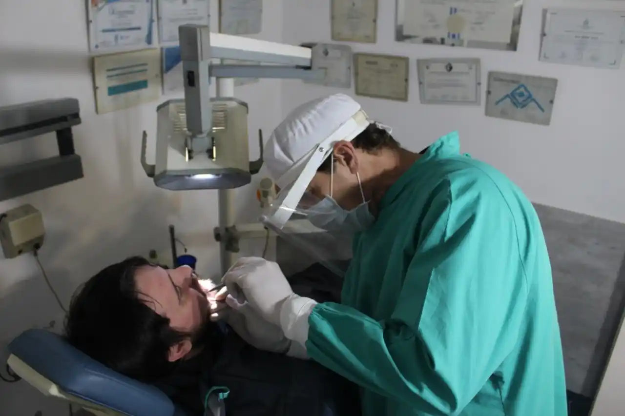 Ser odontólogo en tiempo de coronavirus: "Siempre trabajamos en el límite de la cornisa"