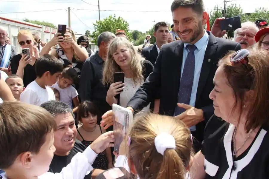 Pullaro en el inicio de clases: “Vamos a construir 1000 aulas en toda la provincia”