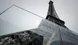 La Torre Eiffel cambió de cara: ahora tiene un muro antiterrorismo
