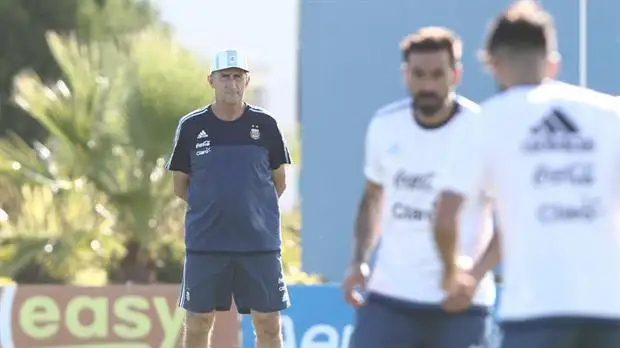 Edgardo Bauza dio pistas del equipo que pondrá ante Bolivia en La Paz